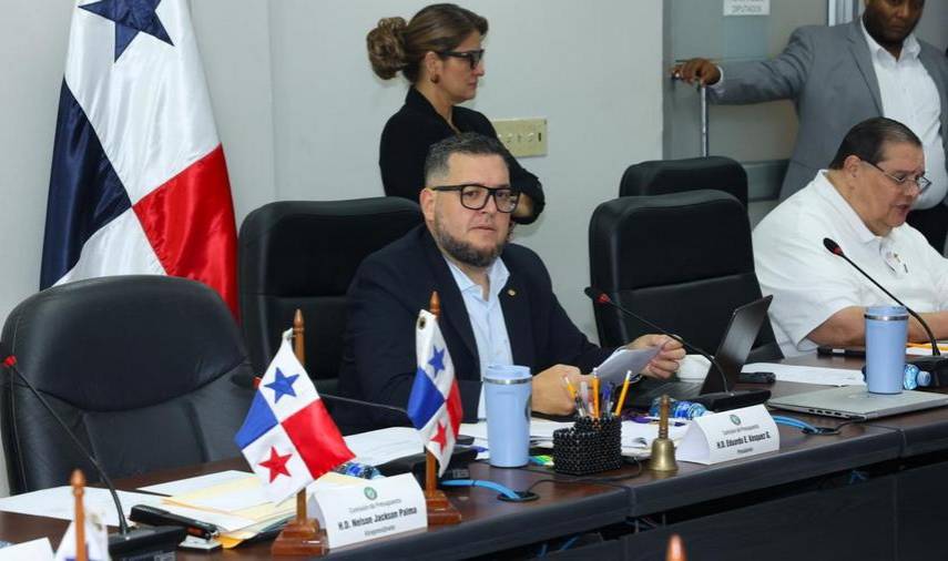 La Asamblea avaló $10.4 millones para helicópteros y congreso de áreas protegidas