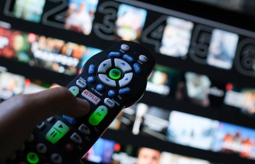 AFP | El logotipo de Netflix en el control remoto de un televisor en Los Ángeles.