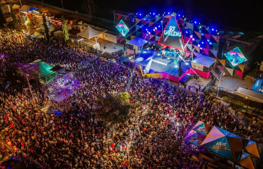 Festival Carnavalístico recibe a miles de personas en la Cinta Costera