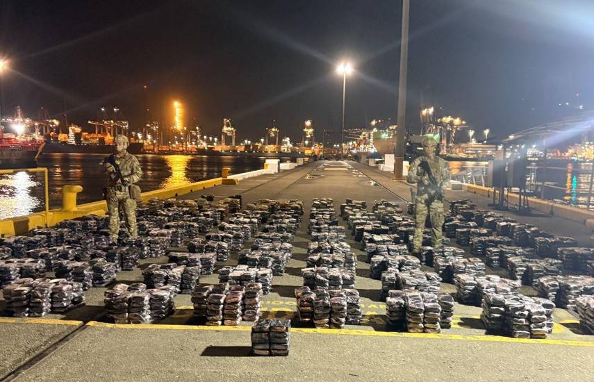 Policía panameña decomisa 5 toneladas de droga en una embarcación