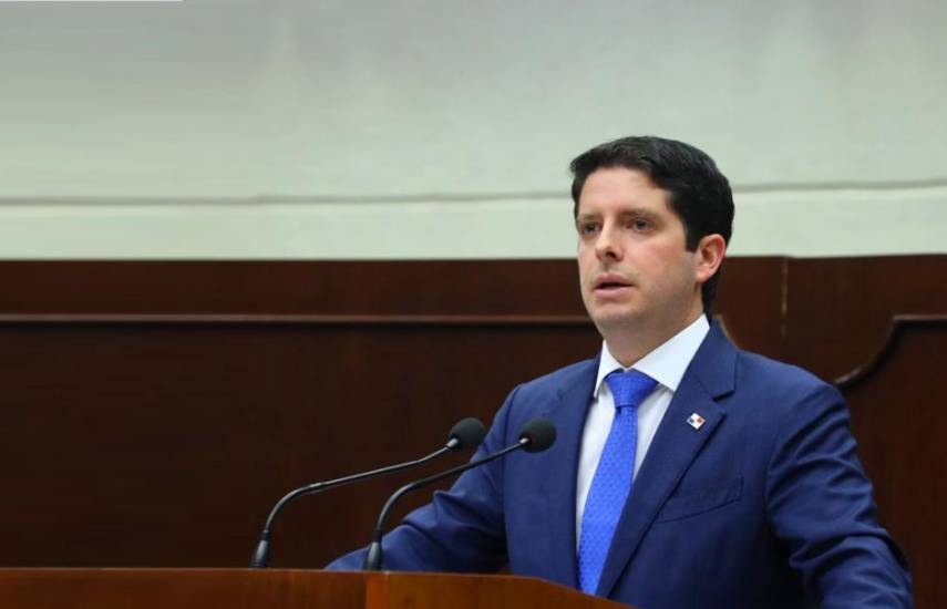 Ministro Alfaro presenta iniciativas para impulsar la economía