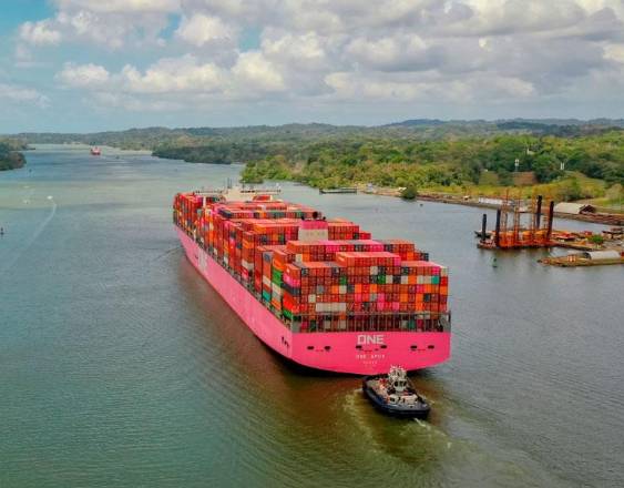 FOTO ACP | Un buque transita por el Canal de Panamá.