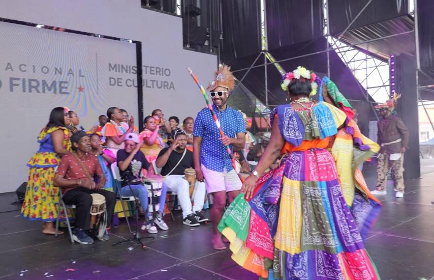 Abel Aronátegui: transforma la ciudad de Colón con arte