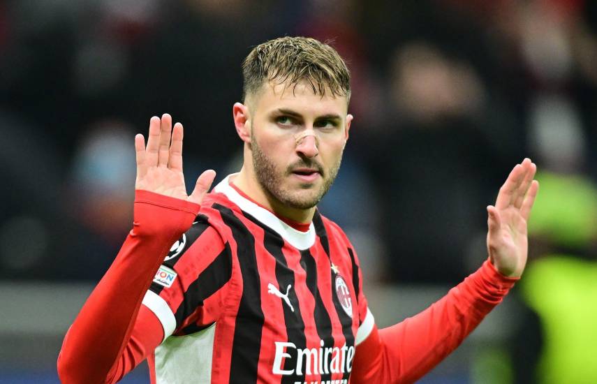 El delantero Santiago Giménez será operado y no volverá a jugar hasta febrero