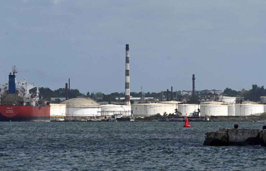 EE.UU. confirma que autoriza venta de petróleo a Cuba bajo condiciones