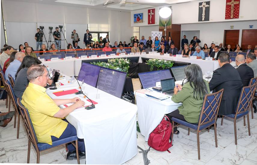 Reformas electorales avanzan en medio de las controversias