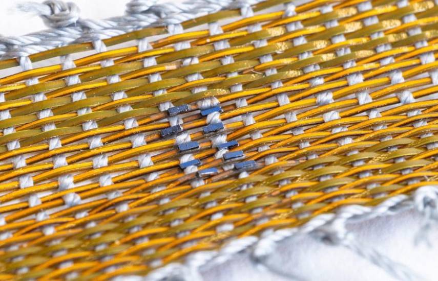 Nuevas fibras que recogen y almacenan electricidad en la ropa