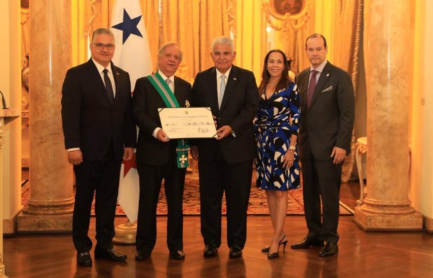 Condecoran a Sergio Abreu con la Orden General José De Fábrega