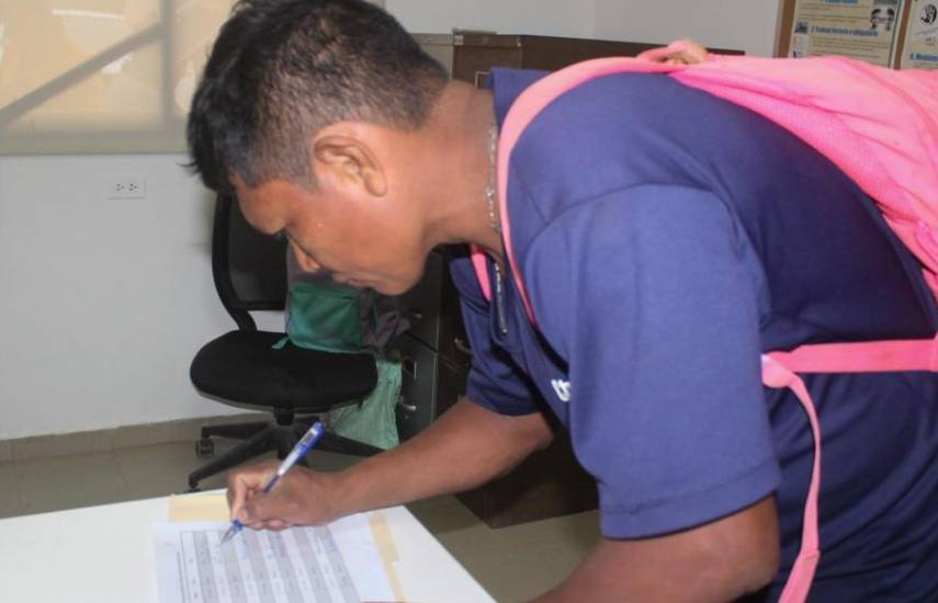 Trabajadores bananeros de Bocas del Toro reciben bonos para la compra de alimentos