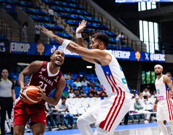 Cortesía | El baloncestista panameño Gil Atencio (i) durante juego de la selección mayor de Panamá ante Puerto Rico en la FIBA AmeriCup, en Nicaragua, en agosto pasado.