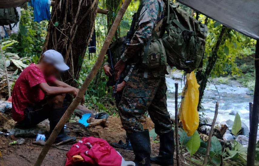 Cinco colombianos son capturados en Darién por presunta minería ilegal