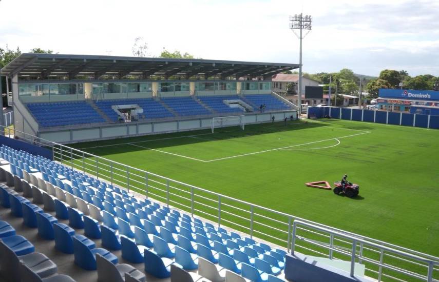 Rumba y fútbol en la reapertura del ‘Toco’ Castillo