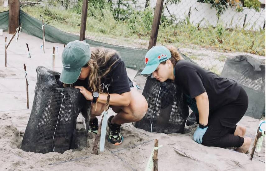 La activista que cambia vidas desde el mar, las letras y el deporte