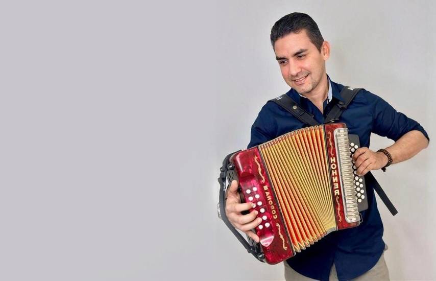 Castillero inicia una nueva etapa junto a su grupo