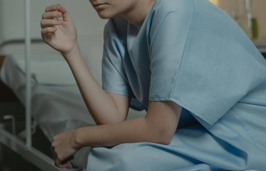 PEXELS | Un menor de edad en el hospital.