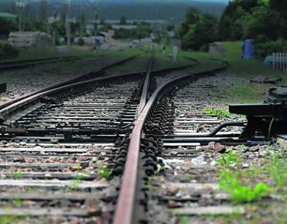 PIXABAY | Imagen ilustrativa de los rieles de un sistema ferrovial. Los rieles son las barras metálicas sobre las que se desplazan las ruedas de los trenes.