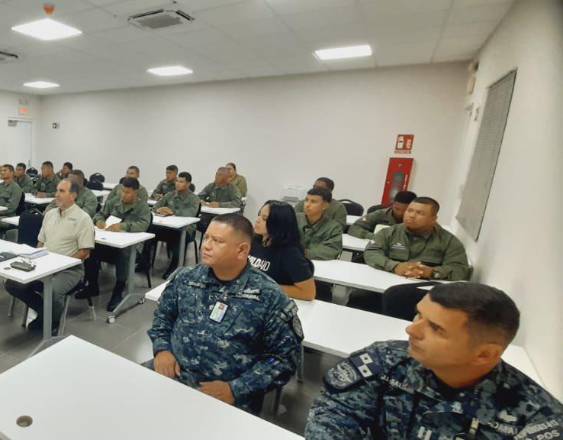 MiAmbiente capacita a guardaparques en manejo de botes especiales