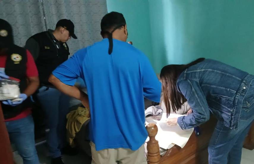 Detienen a ocho exfuncionarios por presunto peculado en juntas comunales