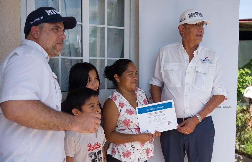 Gobierno entregará 2,500 viviendas a familias de bajos recursos este año