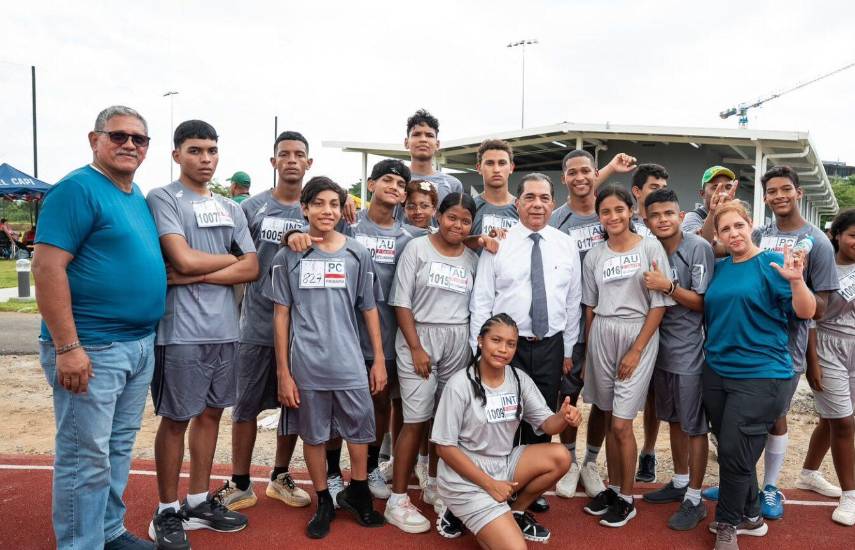 Ministro Ventura Vega en el inicia del Torneo Nacional de Paraatletismo rumbo a Codicader