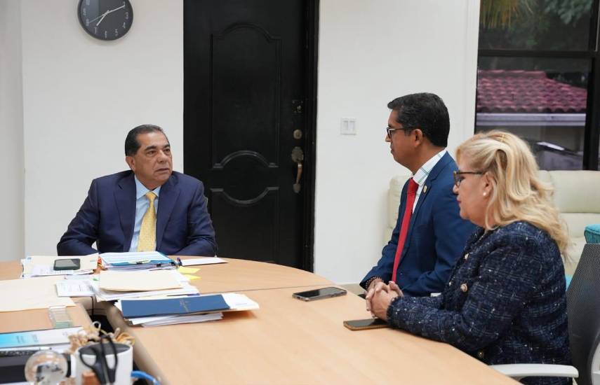 Ministro de Educación traza hoja de ruta tras sus primeros 15 días en el cargo