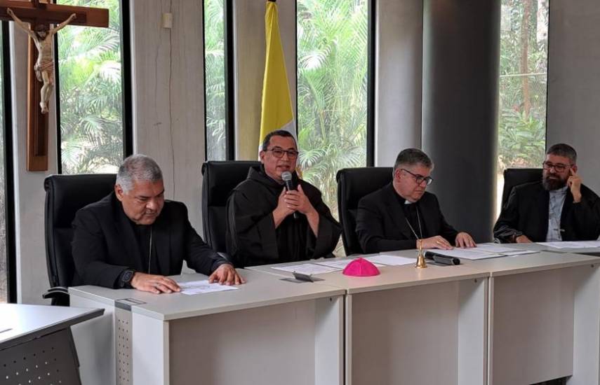 ML | Presentación en la Conferencia Episcopal Panameña.