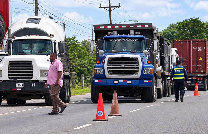Gremios camioneros apuestan al diálogo ante alza del combustible