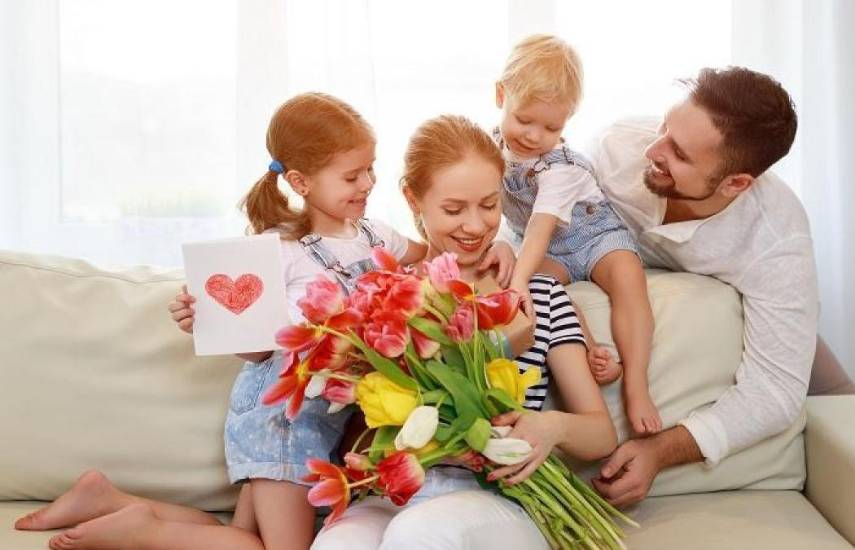 Famosos enumeran los regalos que nunca fallan para mamá