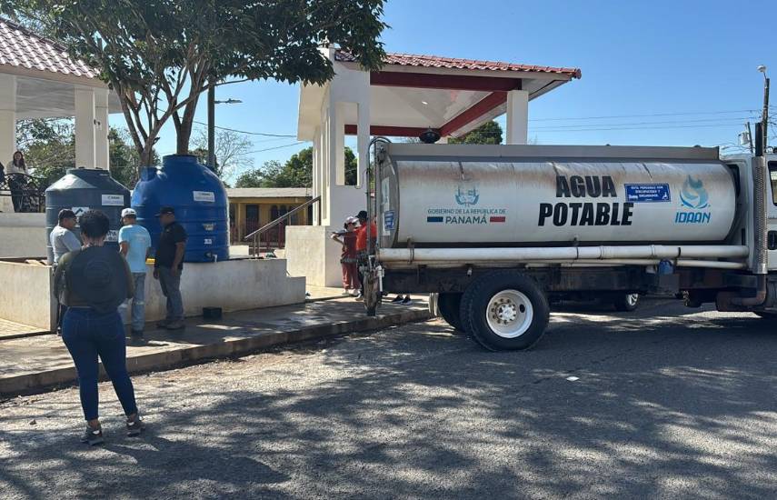 Herreranos denuncian que la crisis del agua no acaba