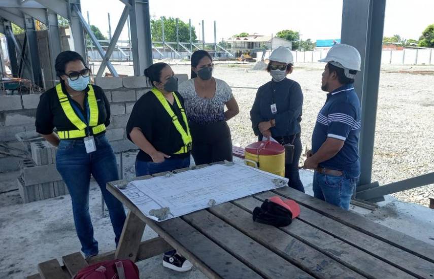 Fiscalizan avances de proyectos Colmena en Los Santos y Veraguas