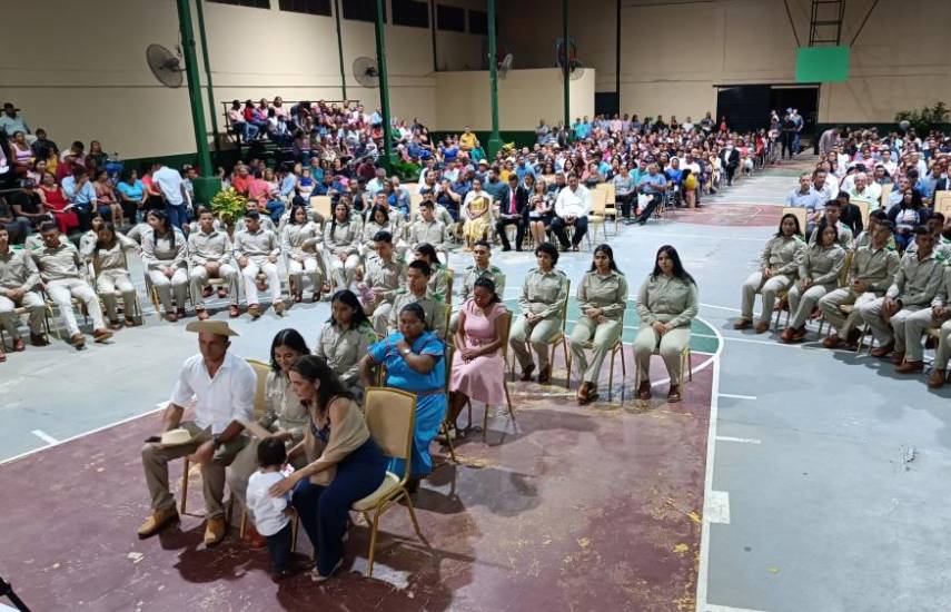 Nuevos bachilleres agropecuarios del INA celebran su graduación