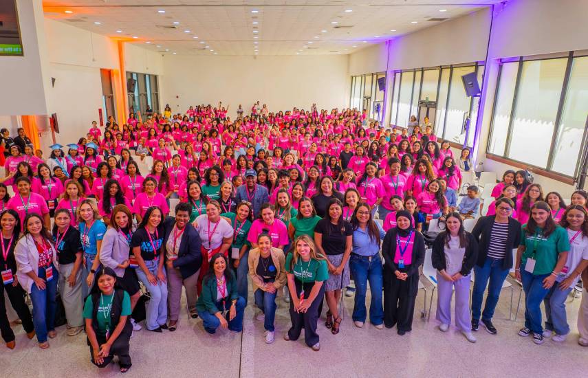 ML | Jóvenes participantes de Technovation Girls Panamá.