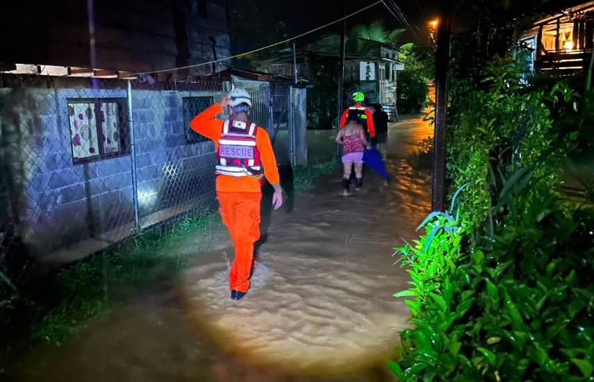 Fuertes lluvias provocan afectaciones en viviendas y mantienen en alerta a las autoridades en Bocas del Toro
