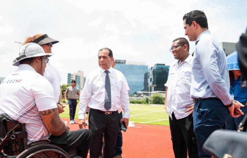 Ministro Ventura Vega en el inicia del Torneo Nacional de Paraatletismo rumbo a Codicader