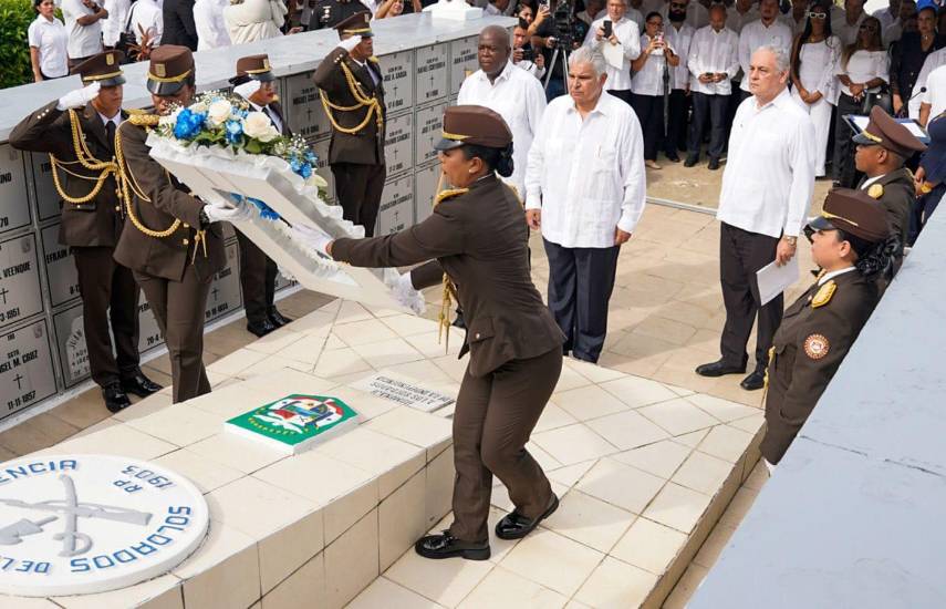 Presidente Mulino rinde homenaje a los próceres de la patria
