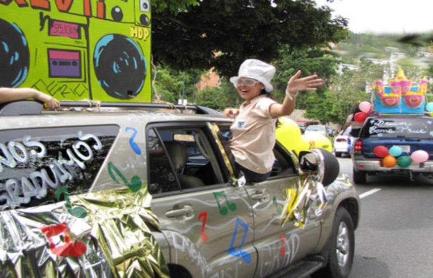 Caravanas de graduandos deben tener los permisos