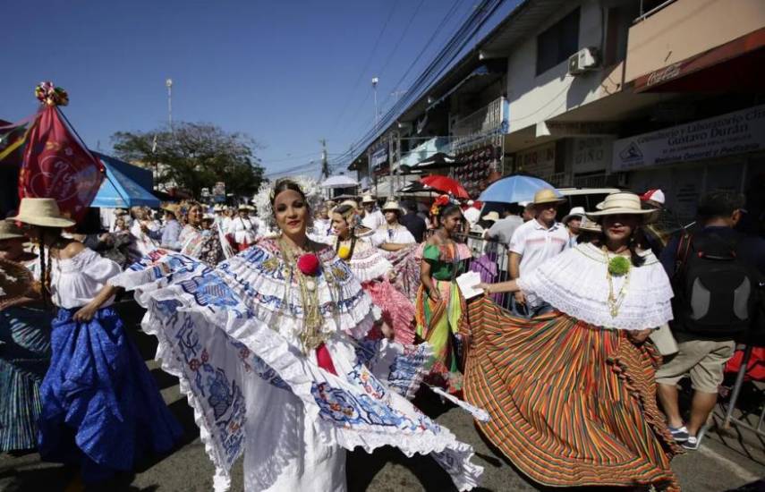 ML | Desfile de las Mil Polleras en Los Santos.