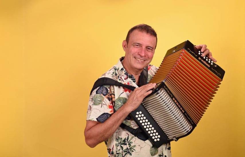 Cortesía | El acordeonista Edwin Martínez se especializa en la cumbia típica panameña resaltando la identidad cultural del país.
