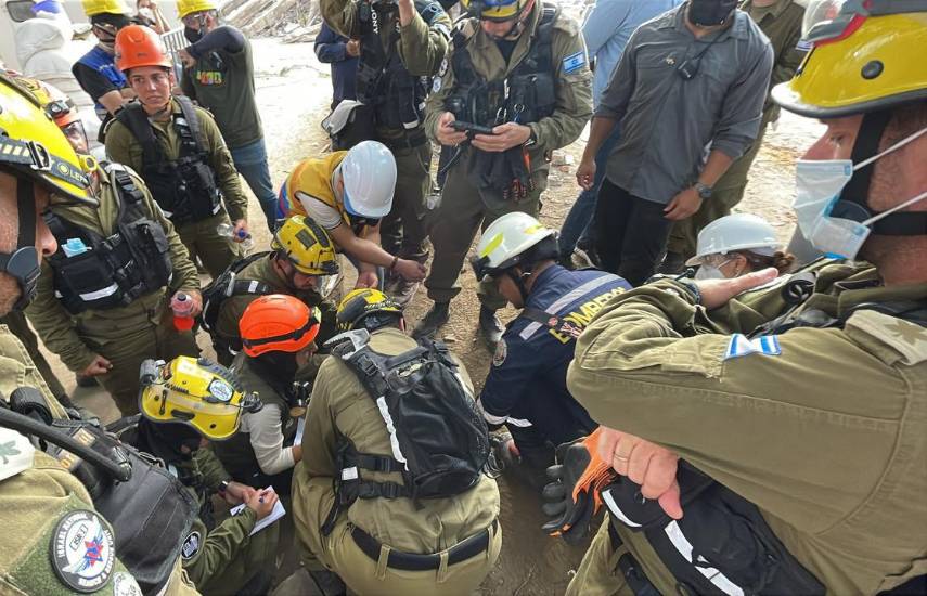 Más de 80 rescatistas e ingenieros israelíes apoyan labores de emergencia tras terremoto en Colombia