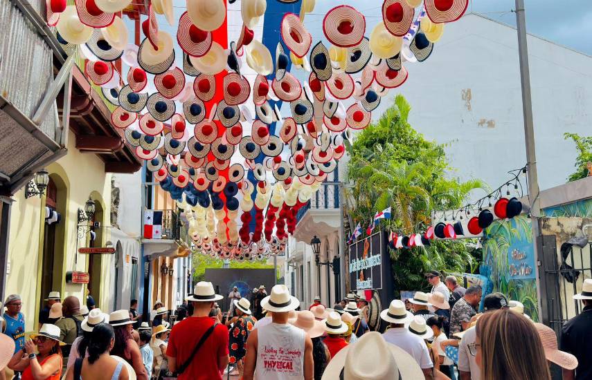 La Calle de los Sombreros dio la bienvenida al verano en el Distrito Capital