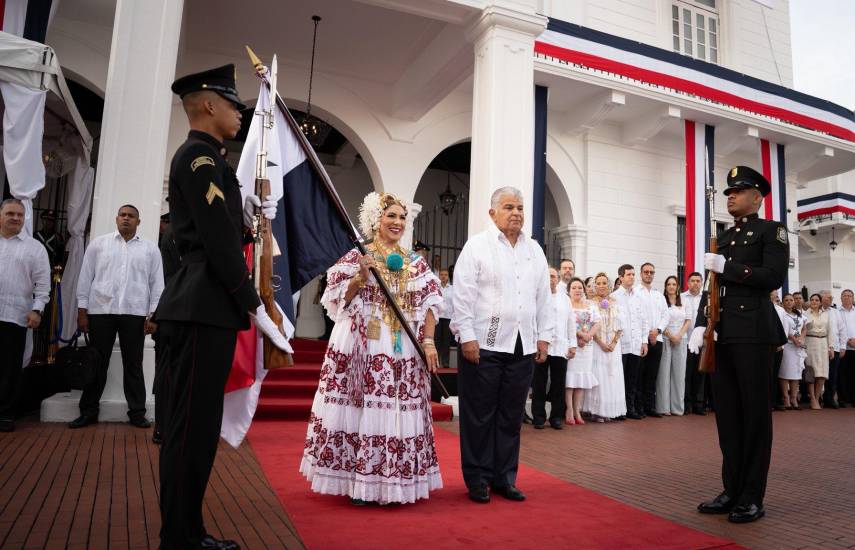 Presidente Mulino lidera conmemoración de los Símbolos Patrios