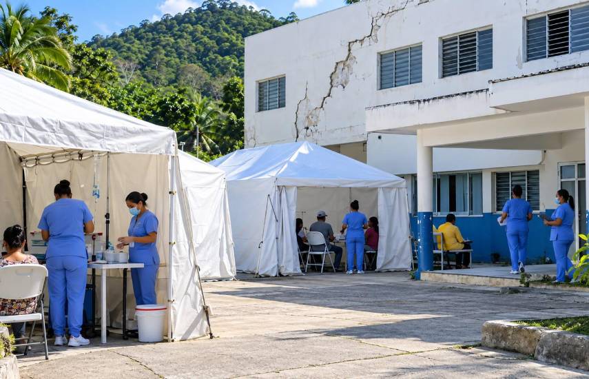 Personal de salud redobla esfuerzos en medio de la emergencia sísmica