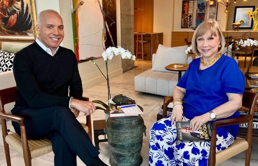 Cristina destaca el libro de Ronald Day