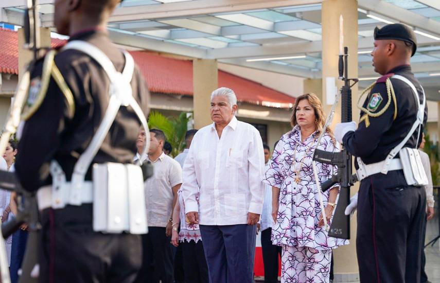 Actos protocolares en Colón marcan el inicio de la jornada patriótica