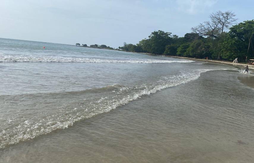 Sinaproc emite aviso de vigilancia por oleajes en el Caribe panameño