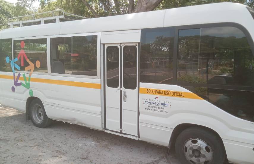 Hurtan bus de oficina del MIDES en Coclé