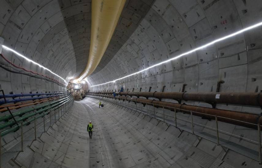 ML | Trabajadores en el túnel de la Línea 3 del Metro.