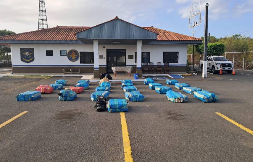 Incautan más de una tonelada de presunta droga y aprehenden a cinco hombres en Los Santos