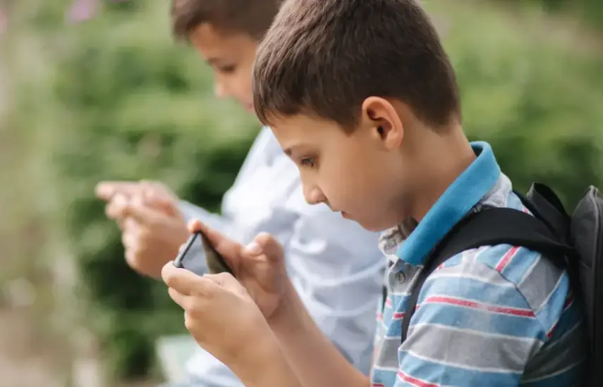 Estudio de la Universidad de Panamá alerta sobre el uso excesivo de tecnología en niños
