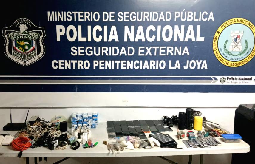 Decomisan presunta droga y armas blancas en La Joya